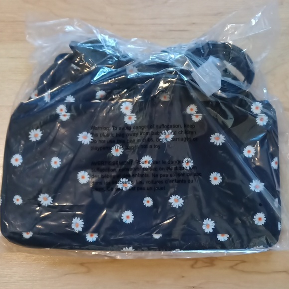 Alice + Olivia AO X FABFITFUN DUFFEL BAG Daisy Print - Picture 9 of 11